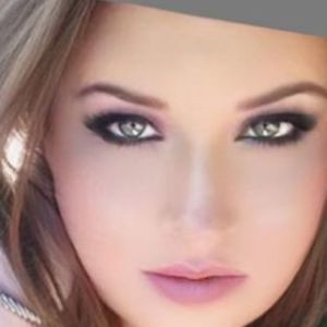 Meet your Posher, Cassandra